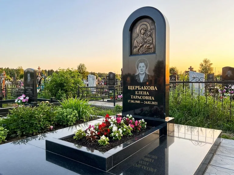 Памятник с барельефом — выполненная работа 35 в Самаре