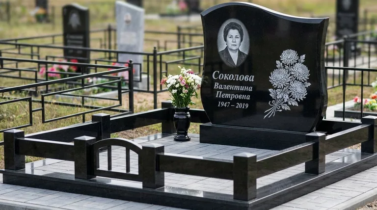 Памятник с гравировкой хризантем — выполненная работа «Соколова» в Самаре