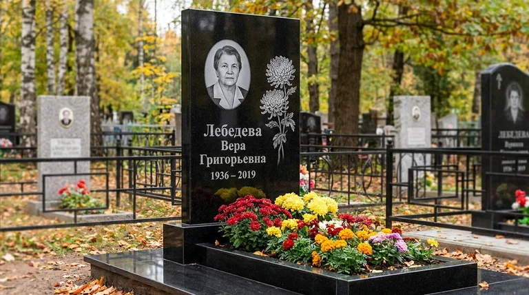 Памятник с гравировкой хризантем — выполненная работа «Лебедева» в Самаре