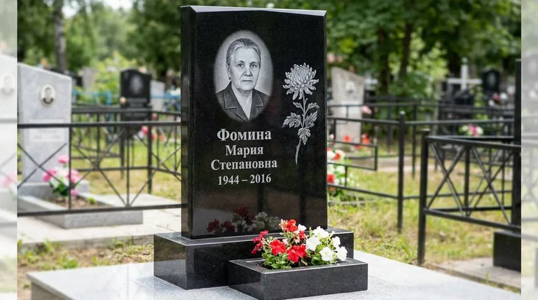 Памятник с гравировкой хризантем — выполненная работа «Фомина» в Самаре