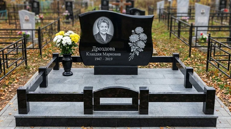 Памятник с гравировкой хризантем — выполненная работа «Дроздова» в Самаре