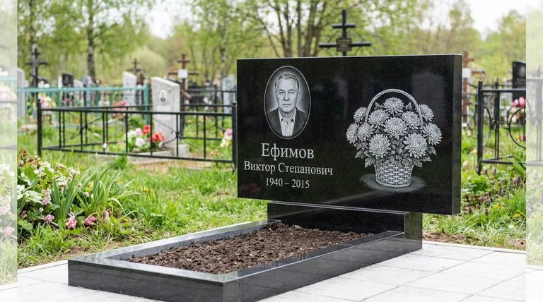 Памятник с гравировкой хризантем — выполненная работа «Ефимов» в Самаре