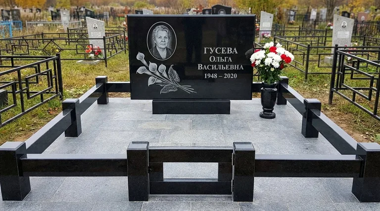 Памятник с гравировкой калл — выполненная работа «Гусева» в Самаре