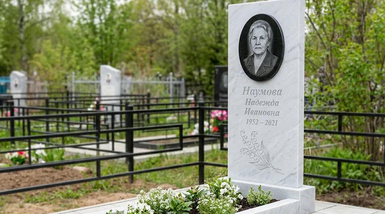 Памятник с гравировкой ландышей — выполненная работа «Наумова» в Самаре