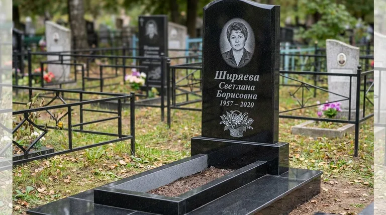 Памятник с гравировкой ландышей — выполненная работа «Ширяева» в Самаре
