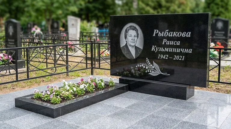 Памятник с гравировкой ландышей — выполненная работа «Рыбакова» в Самаре