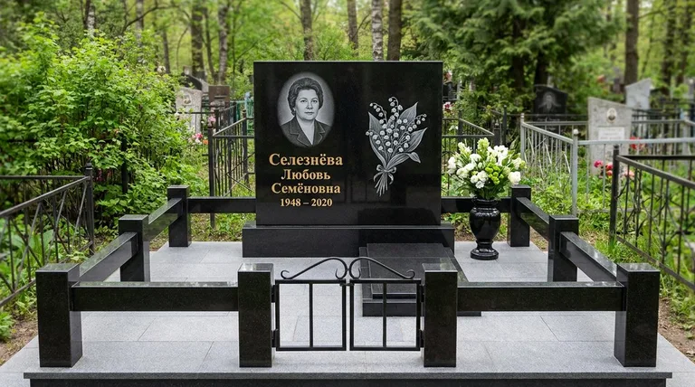 Памятник с гравировкой ландышей — выполненная работа «Селезнёва» в Самаре