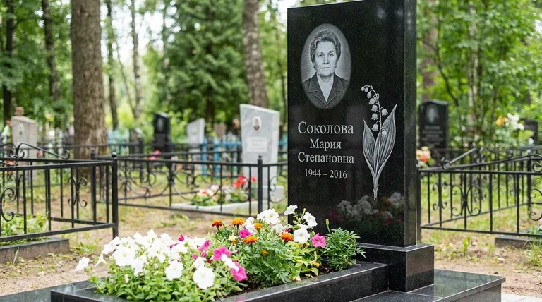 Памятник с гравировкой ландышей — выполненная работа «Соколова» в Самаре