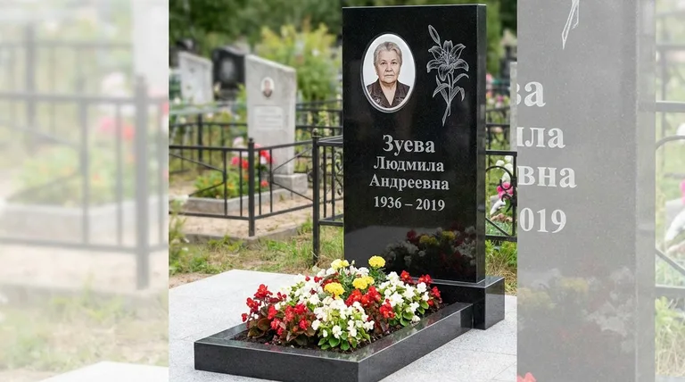 Памятник с гравировкой лилий — выполненная работа «Зуева» в Самаре