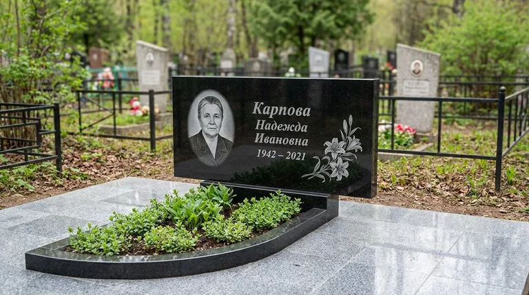 Памятник с гравировкой лилий — выполненная работа «Карпова» в Самаре