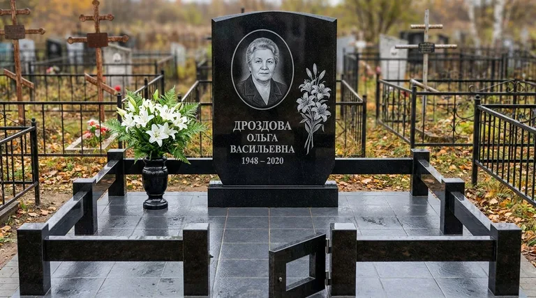 Памятник с гравировкой лилий — выполненная работа «Дроздова» в Самаре