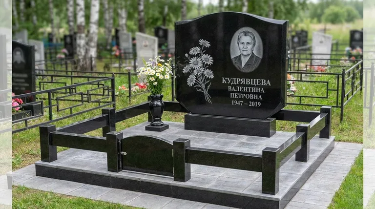 Памятник с гравировкой ромашек — выполненная работа «Кудрявцева» в Самаре