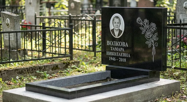 Памятник с гравировкой роз — выполненная работа «Волкова» в Самаре