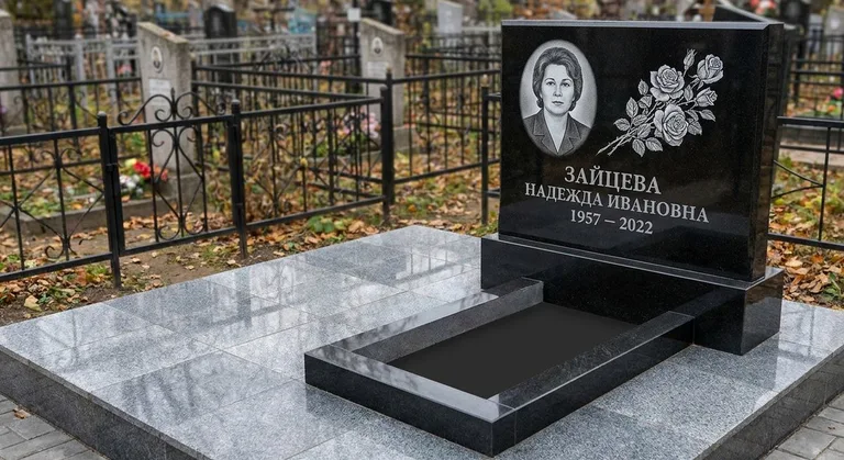Памятник с гравировкой роз — выполненная работа «Зайцева» в Самаре