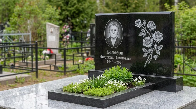 Памятник с гравировкой роз — выполненная работа «Беляева» в Самаре