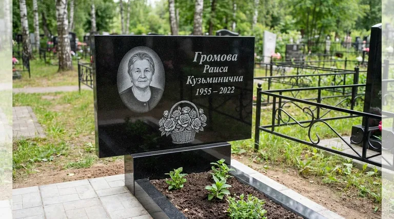 Памятник с гравировкой роз — выполненная работа «Громова» в Самаре