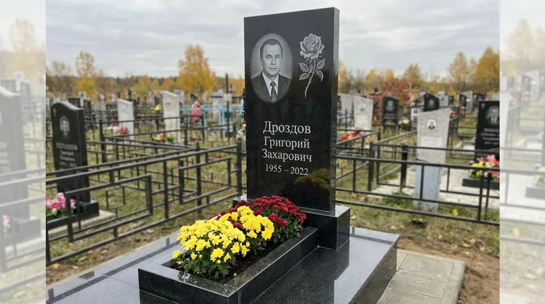 Памятник с гравировкой роз — выполненная работа «Дроздов» в Самаре