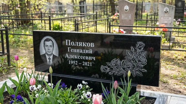 Памятник с гравировкой роз — выполненная работа «Поляков» в Самаре