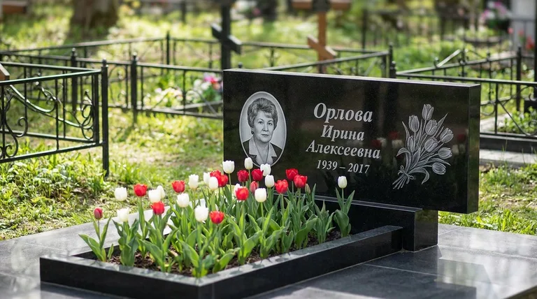 Памятник с гравировкой тюльпанов — выполненная работа «Орлова» в Самаре