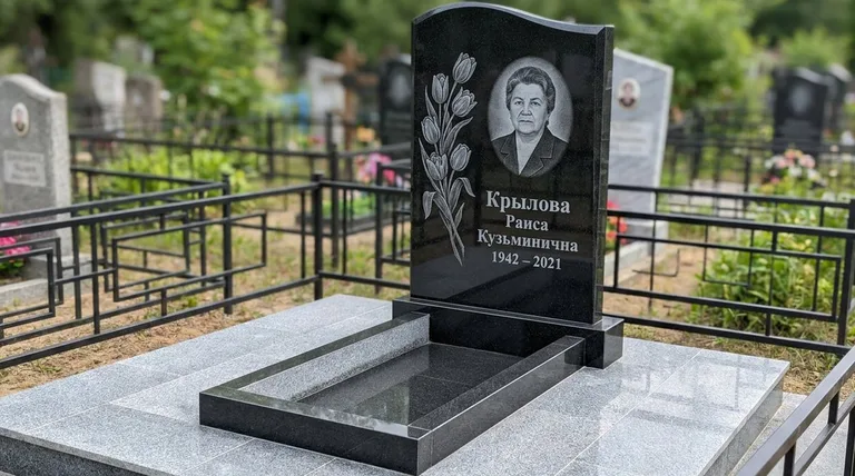 Памятник с гравировкой тюльпанов — выполненная работа «Крылова» в Самаре