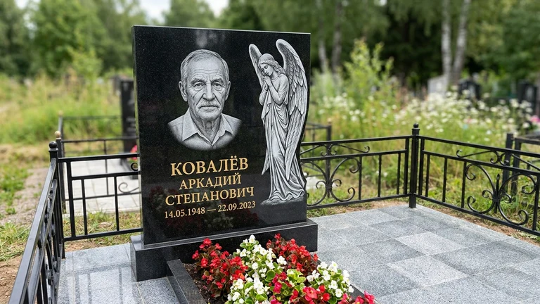Гравировка ангела на памятник в Самаре — памятник из чёрного гранита с гравировкой