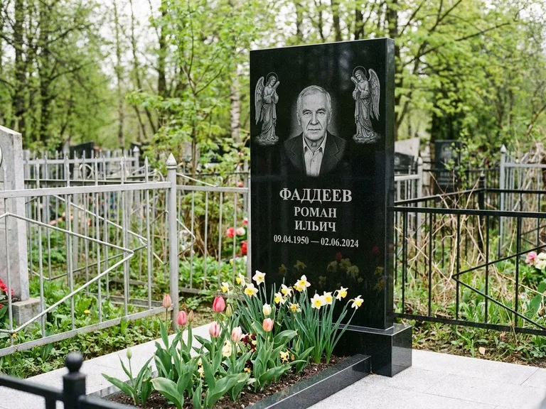 Памятник с гравировкой ангела — гравировка двух ангелов по сторонам портрета, работа «Фаддеев» в Самаре