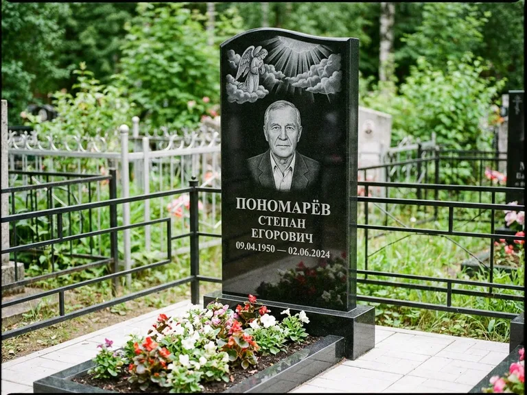 Памятник с гравировкой ангела — гравировка ангела-хранителя сбоку от портрета, работа «Лобанова» в Самаре