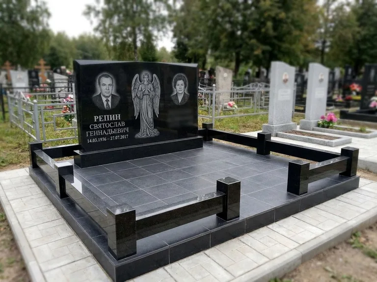 Памятник с гравировкой ангела — гравировка ангела с крестом рядом с эпитафией, работа «Касаткин» в Самаре