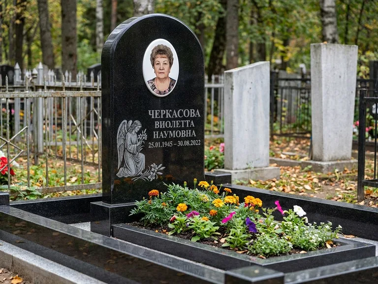 Памятник с гравировкой ангела — гравировка ангела с крестом рядом с эпитафией, работа «Журавлёва» в Самаре