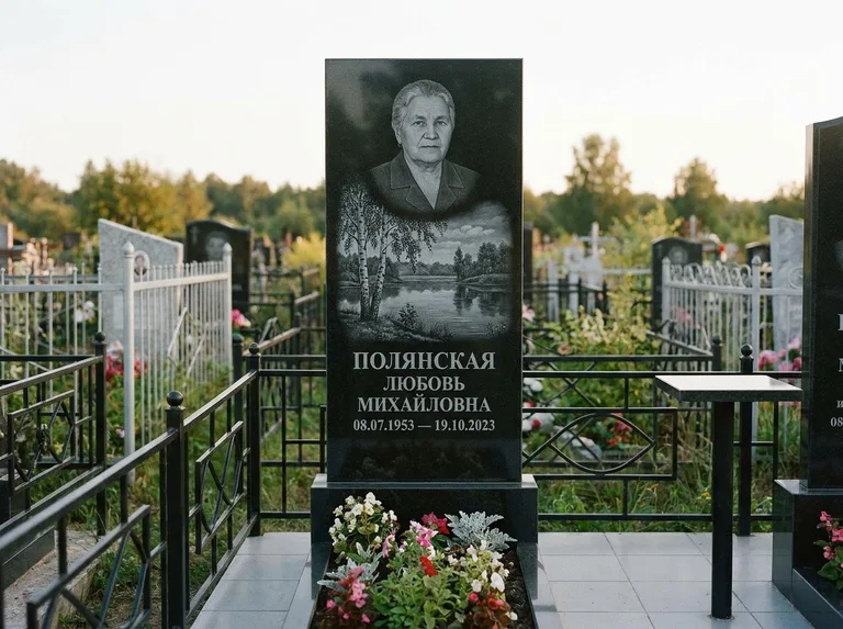 Памятник с гравировкой берёзы — гравировка берёзы у зеркального озера, работа «Полянская» в Самаре