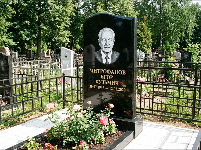 Гравировка портрета на чёрном граните — выполненная работа 29 в Самаре