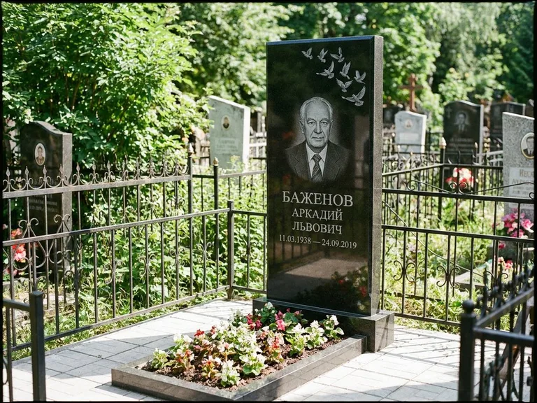 Памятник с гравировкой голубей — гравировка стаи голубей, взлетающей от угла стелы, работа «Баженов» в Самаре