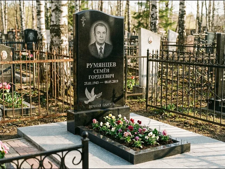 Памятник с гравировкой голубей — гравировка голубя с оливковой ветвью рядом с эпитафией, работа «Румянцев» в Самаре
