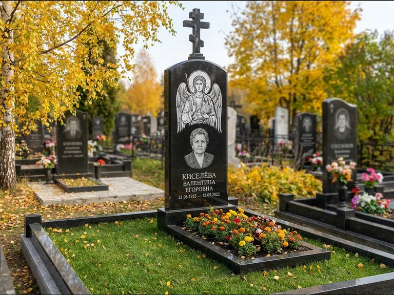 Памятник с гравировкой иконы — образ в полный рост на обороте стелы, работа «Гущин» в Самаре