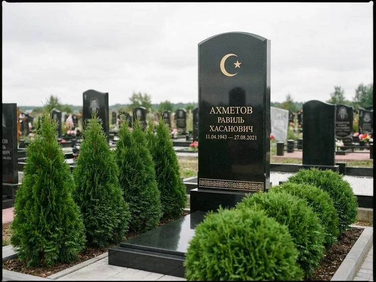 Гравировка полумесяца на памятник в Самаре — памятник из чёрного гранита с гравировкой