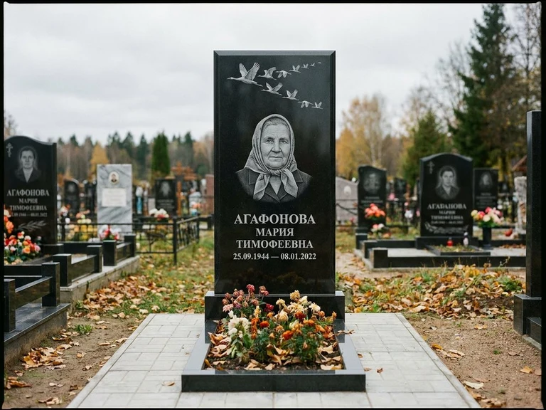 Гравировка журавлей на памятник в Самаре — памятник из чёрного гранита с гравировкой