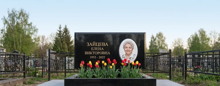 Мраморный памятник, Гранитный памятник с портретом на Красненьком кладбище
