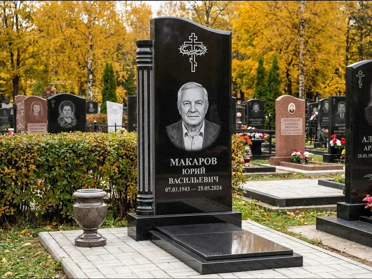 Памятник из чёрного гранита — асимметричная стела с крестом с рушником, работа «Панкратов» в Самаре