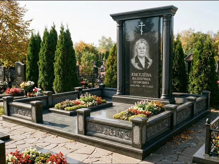 Памятник из чёрного гранита — стела с кельтским крестом с латинским крестом, работа «Ерофеева» в Самаре