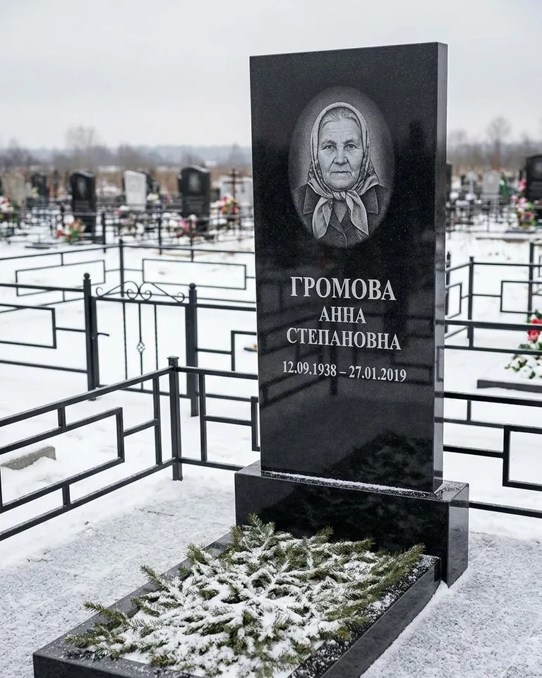 Простой вертикальный памятник под ключ зимой в Самаре