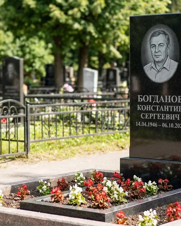 Низкий горизонтальный памятник под ключ с цветником в Самаре