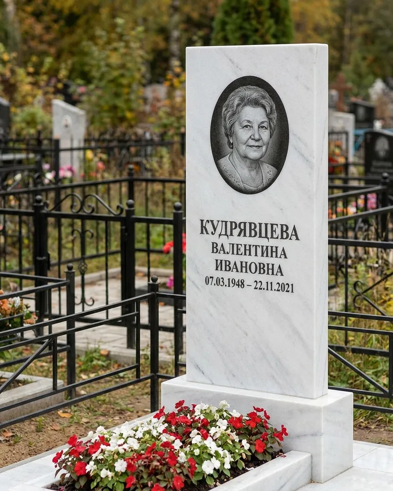 Двойной памятник под ключ с цоколем и плиткой в Самаре