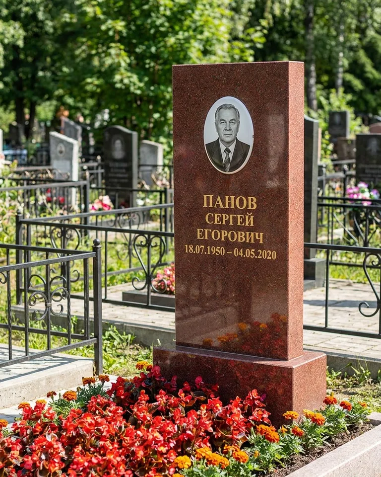 Двойной серый памятник под ключ с вазой в Самаре