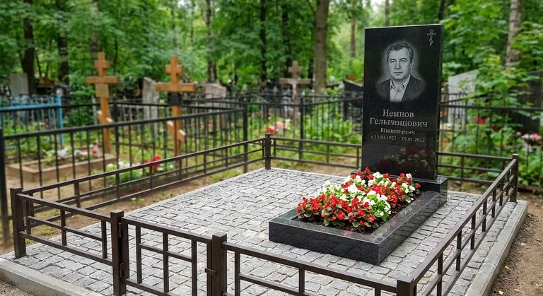 Памятник под ключ с цветником и благоустройством в Самаре