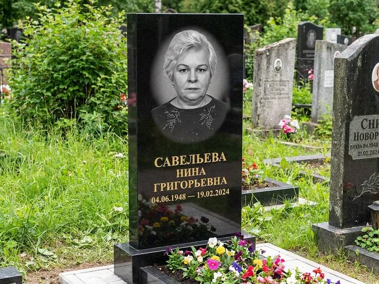 Портрет на памятнике в Самаре — Паспортное фото восстановили и награвировали на чёрной стеле