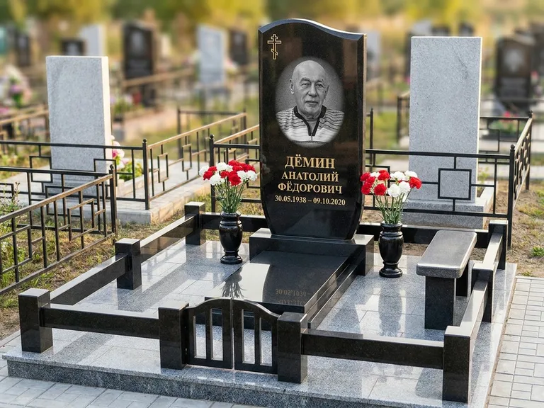 Портрет на памятнике в Самаре — Реставрация → гравировка на премиум-комплексе