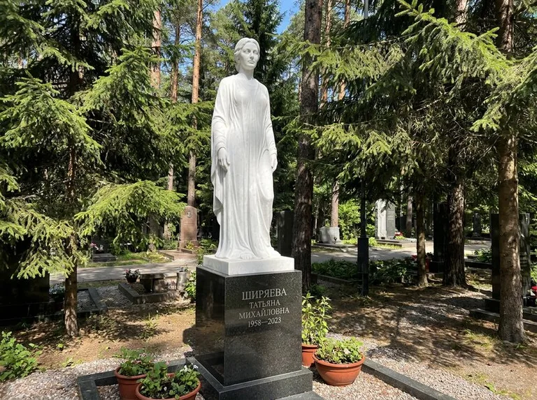 Ростовая женская фигура с портретным сходством на мемориале в Самаре
