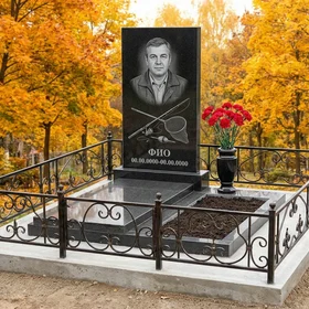 Гранитный памятник рыбаку с речным сюжетом