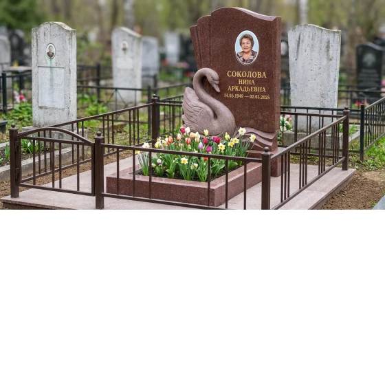 Мемориал с лебедем из красного гранита Лезниковского
